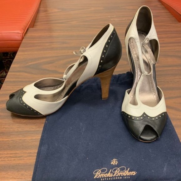Brooks Brothers Black & White Peep Toe Heels - Picture 1 of 1